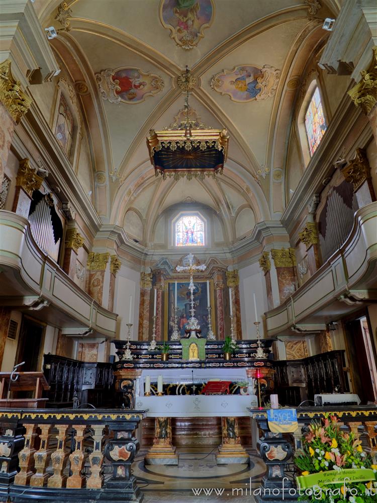 Lenta (Vercelli) - Presbiterio e coro della Chiesa parrocchiale di San Pietro